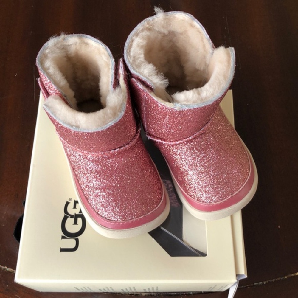 New Baby Uggs size 2/3.